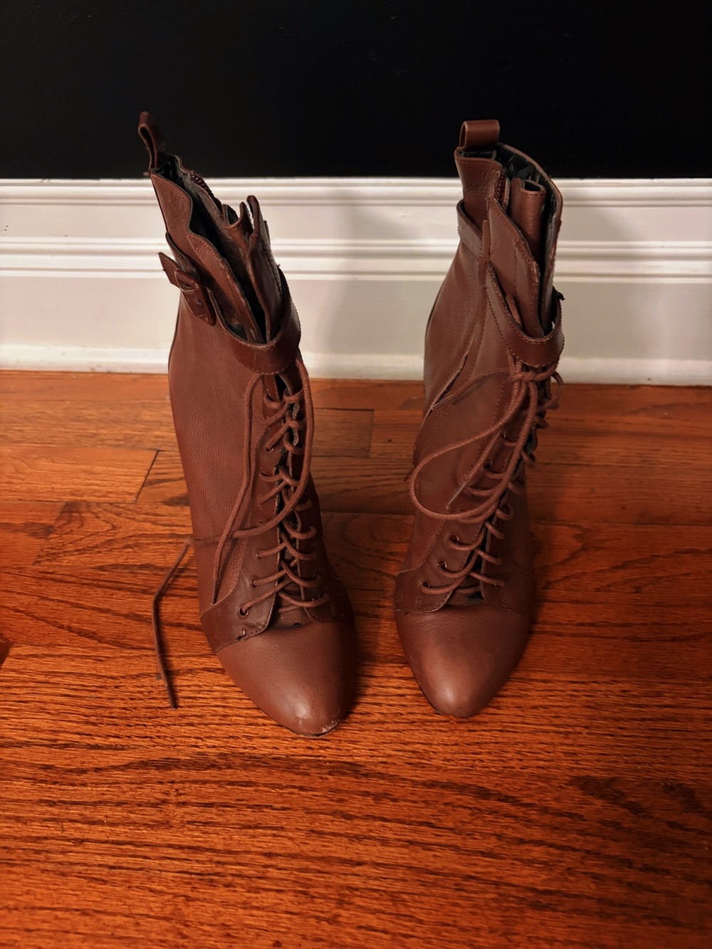 Vero Cuoio Brown Lace-Up Pointed Ankle Boots